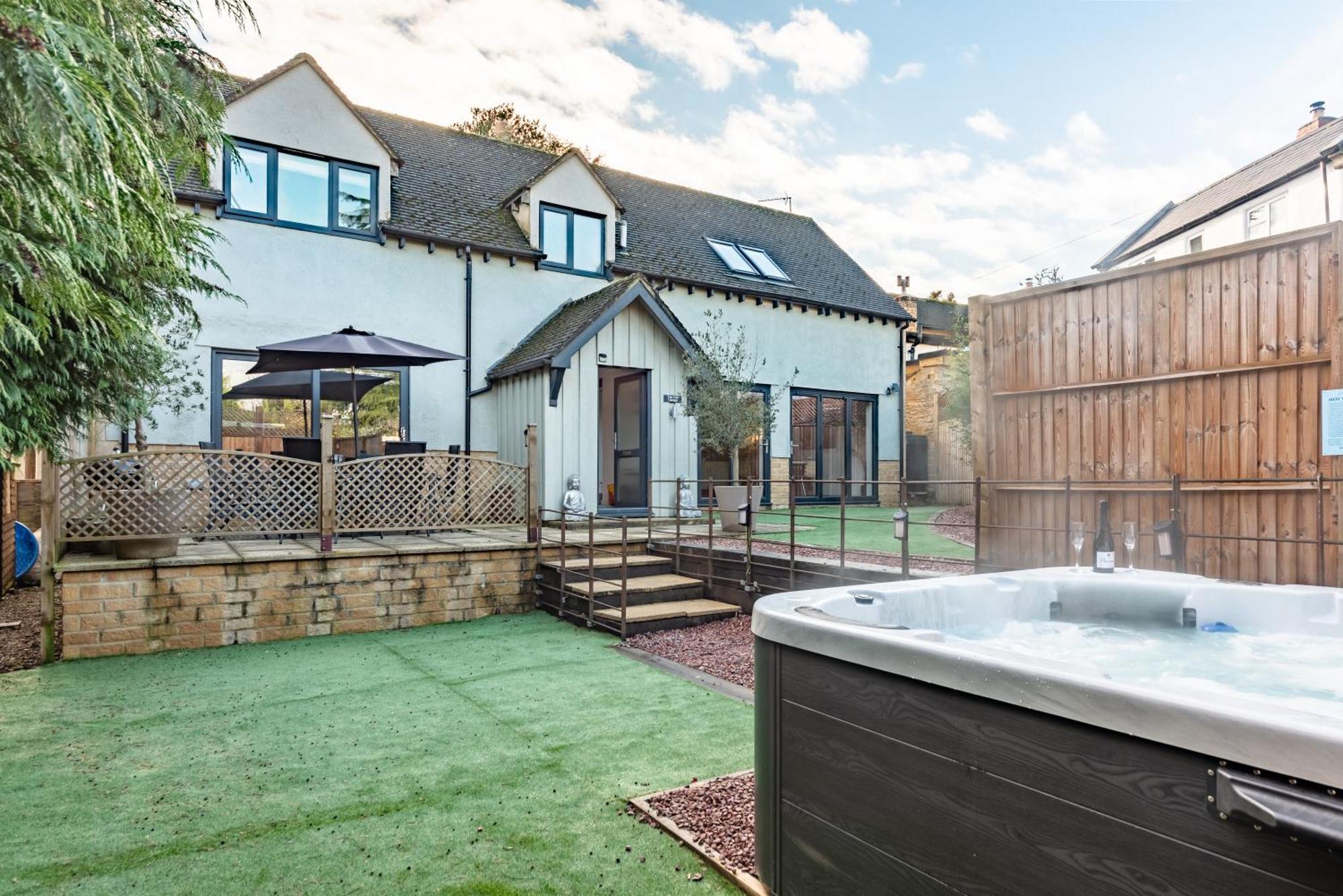 Cotswold Holiday Let With Hot Tub - The Old Garage ชิปปิงนอร์ตัน ภายนอก รูปภาพ