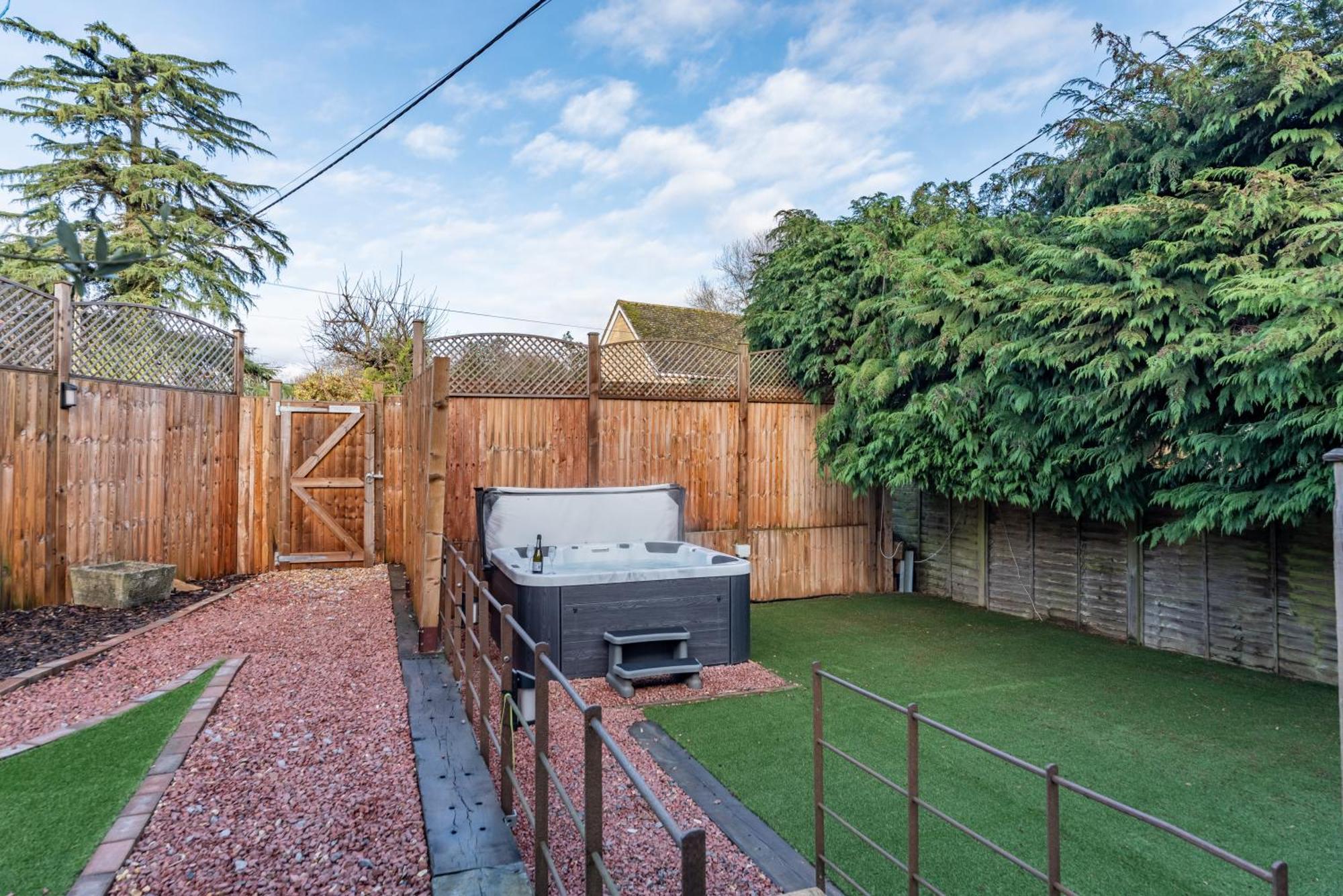 Cotswold Holiday Let With Hot Tub - The Old Garage ชิปปิงนอร์ตัน ภายนอก รูปภาพ