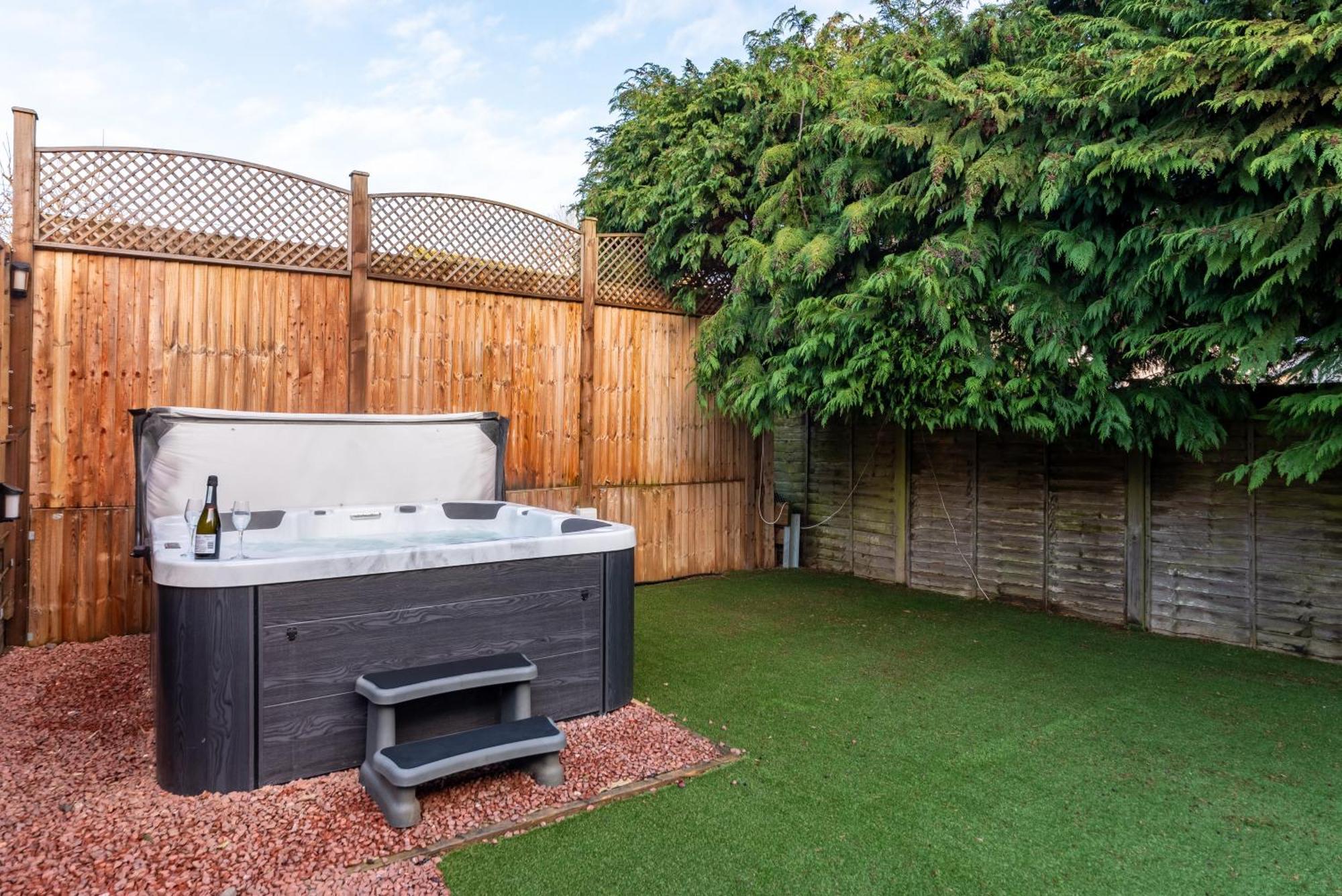 Cotswold Holiday Let With Hot Tub - The Old Garage ชิปปิงนอร์ตัน ภายนอก รูปภาพ