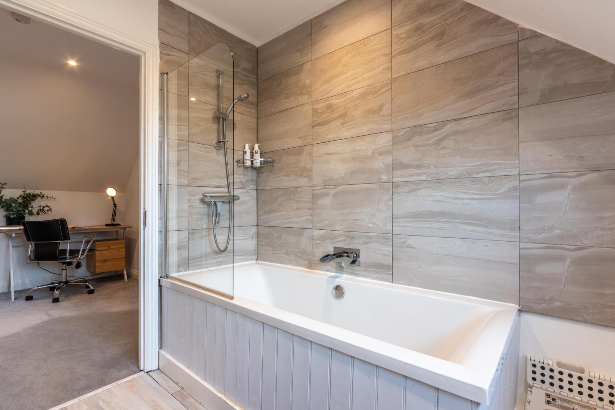 Cotswold Holiday Let With Hot Tub - The Old Garage ชิปปิงนอร์ตัน ภายนอก รูปภาพ