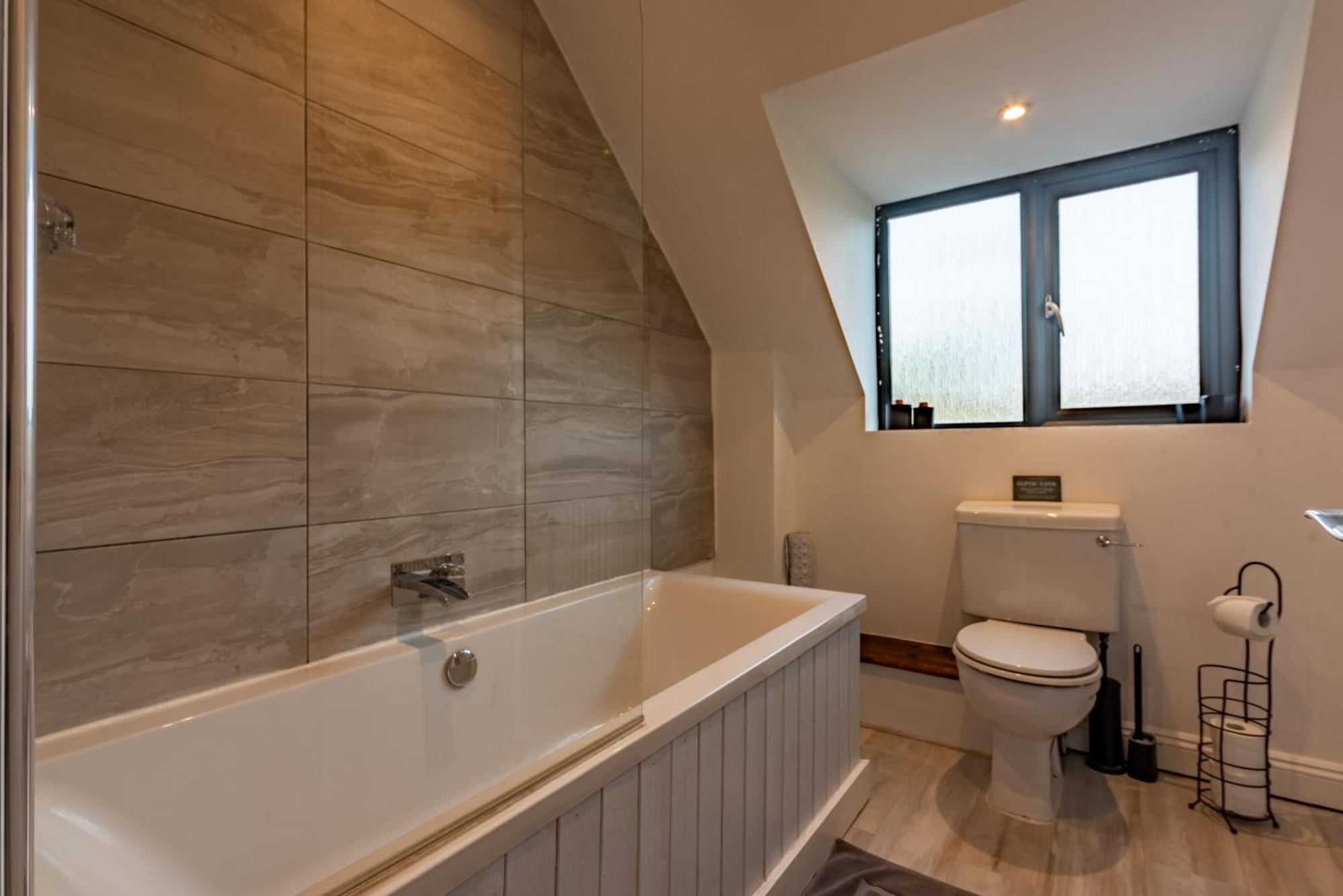 Cotswold Holiday Let With Hot Tub - The Old Garage ชิปปิงนอร์ตัน ภายนอก รูปภาพ